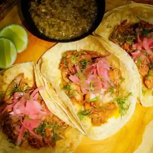 Tacos de Carnitas de Cerdo