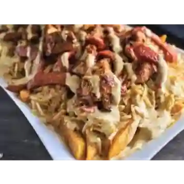 Salchipapa Carne y Pollo