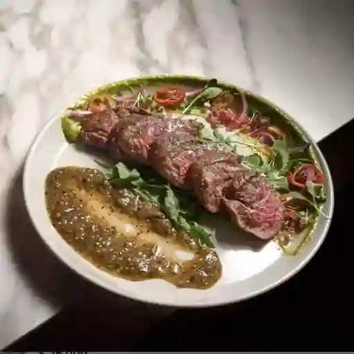 Lomo de res y tomatillo verde