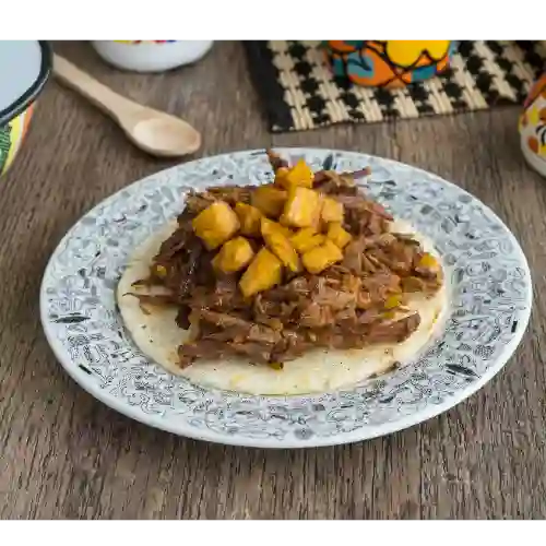 Arepa Carne Desmechada Desayuno