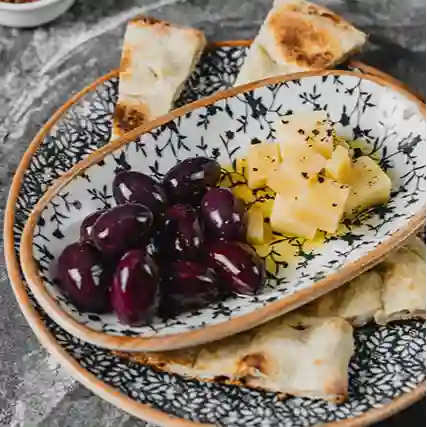 Aceitunas y Parmesano