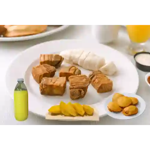 Combo Chicharron, Bollo de Marzorca, Arepas de Huevo y Jugo