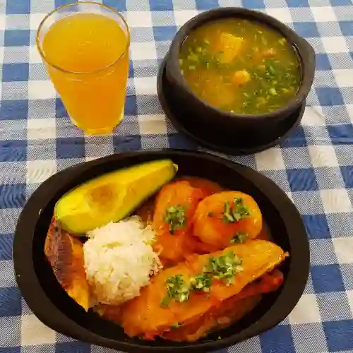 Domingo-sancocho de Gallina con Presa