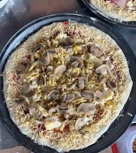 Pizza Pollo Y Champiñón