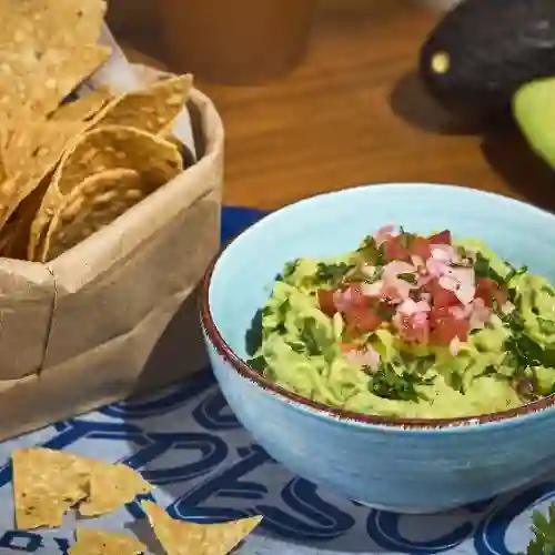 Coyo Guacamole + Nachos