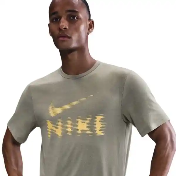 Nike Camiseta M Df Uv Hyverse Gfx Manga Corta Hombre Verde T. XL