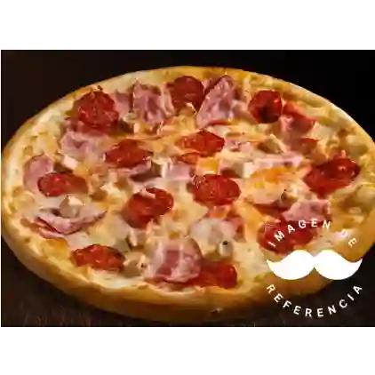 Pizza Mediana Carnes ( 6 Porciones)