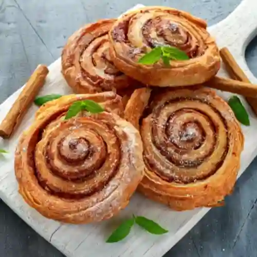 4 Cinnamon Rolls