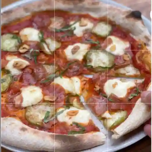 Pizza búfala tomatilla vegetariana