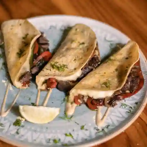 Quesadillas de fajitas de res