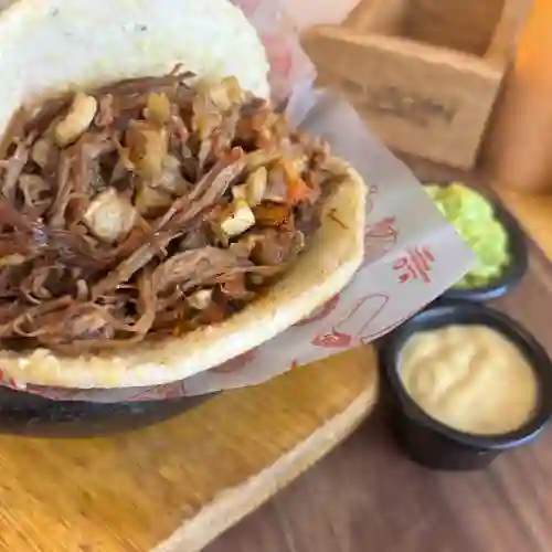 Arepa Carne Chicharrón