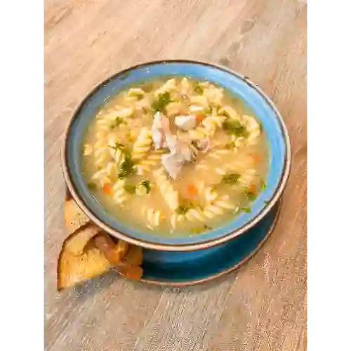 Sopa de Pollo con Fideos