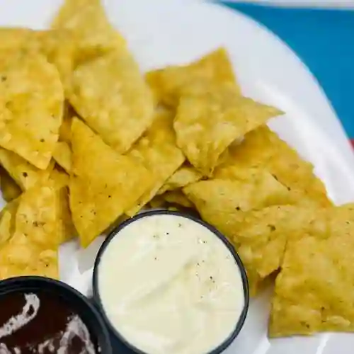 Totopos con Salsa