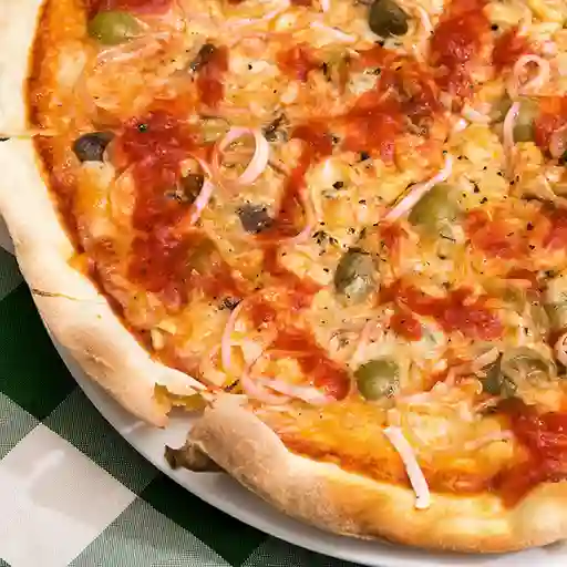 Pizza de anchoas en el huerto