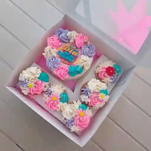 Caja Especial Mini Torta y 5 Cupcakes