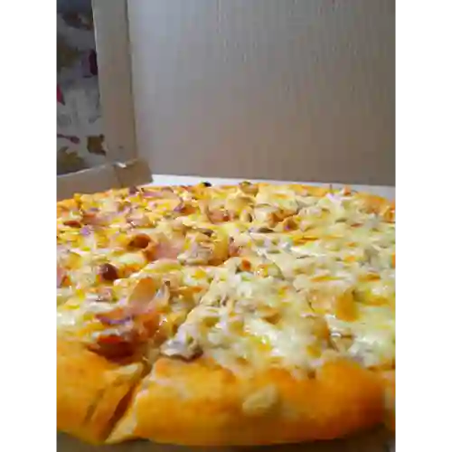 Pizza Ranchera con Jamón y Queso