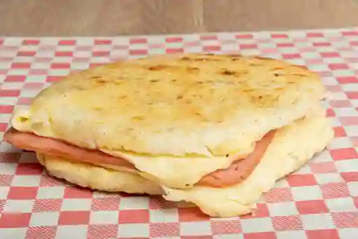 Arepa con Doble Queso y Jamón