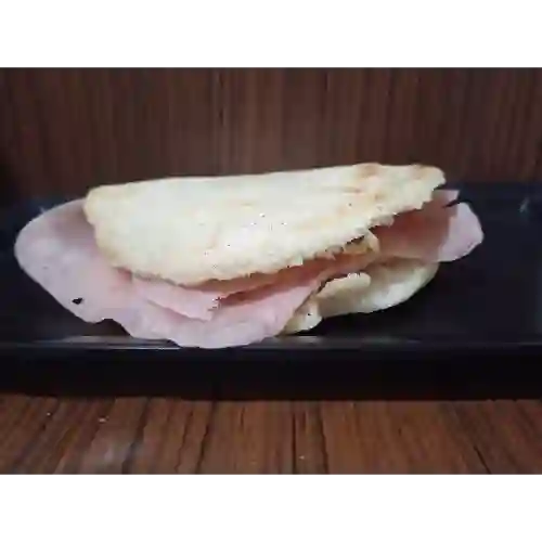Arepa con Jamón