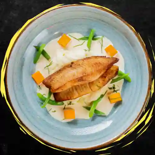 Tilapia con Pure y Vegetales