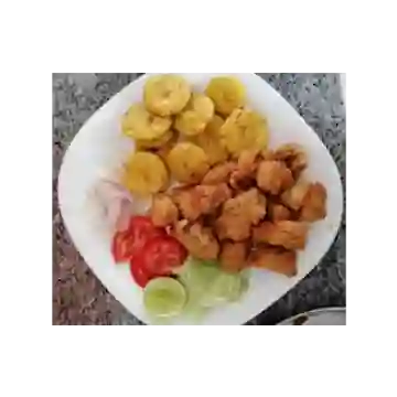 Chicharron con patacones