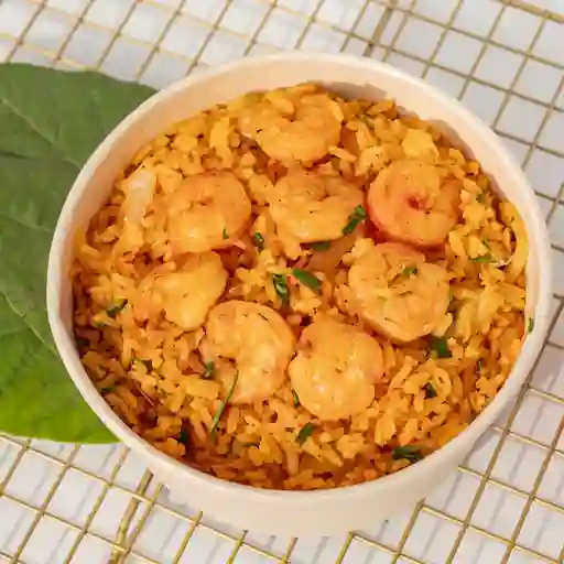 Arroz con camarones y bebida
