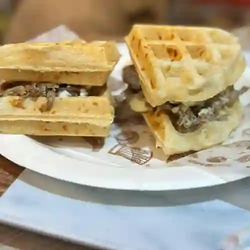 Waffles con Carne