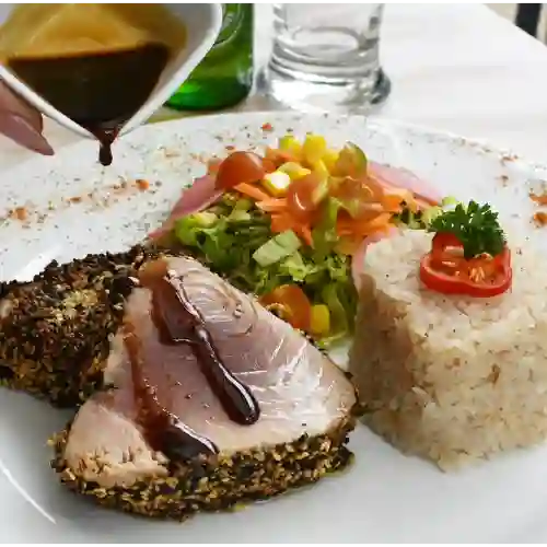 Atún Encostrado en Ajonjolí