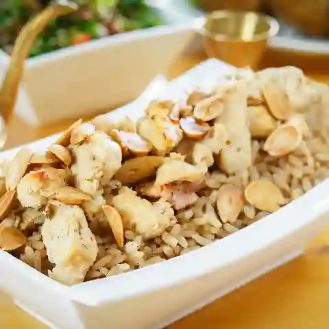 Arroz con pollo y almendras