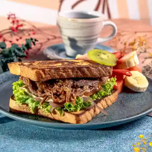 Sandwich de carne desmechada