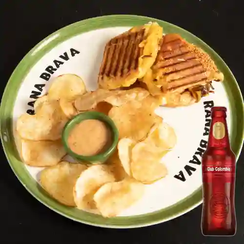 Combo Panini de Quesos + Club col. Roja Bot. 330ml