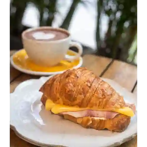 Croissant Jamon y Queso