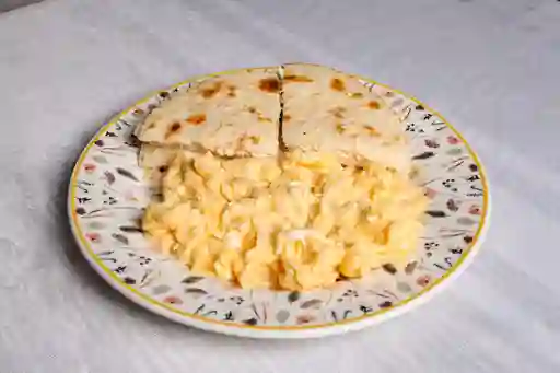 Huevos Pericos con Arepa
