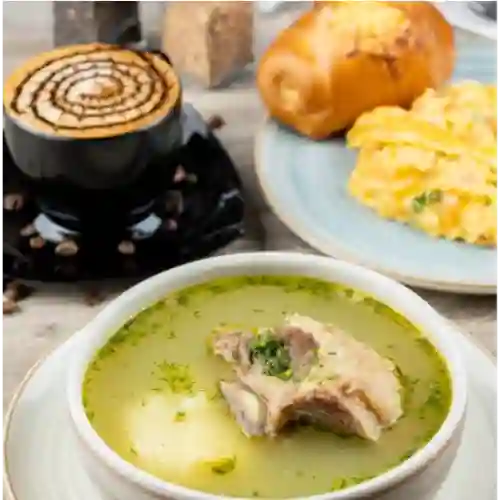 Combo Caldo, Huevos, Bebida y Pan C8
