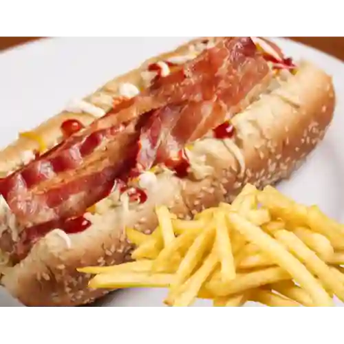 Perro Americano con Queso, Tocineta y Papa