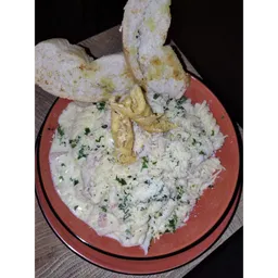 Pasta en Salsa Blanca con Pollo