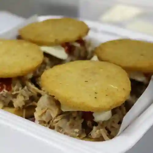 4 Arepas Pernil