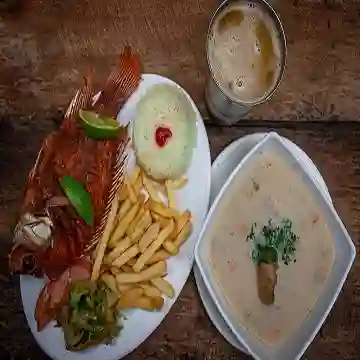 Ejecutivo con Mojarra Frita
