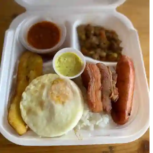 Bandeja Paisa y Arroz con Leche