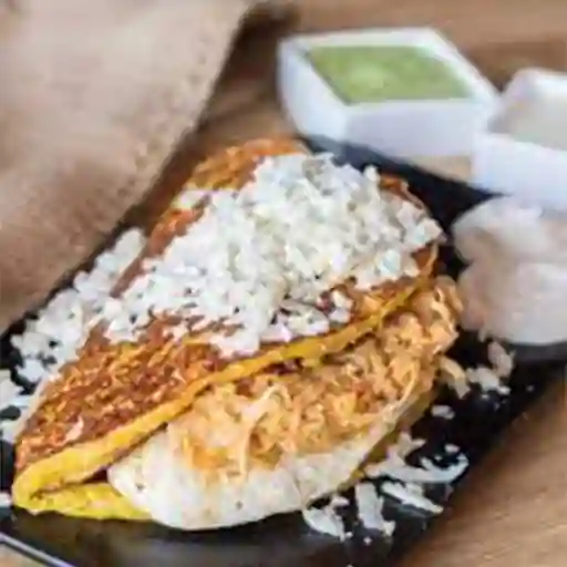 Cachapa con Pollo y Queso
