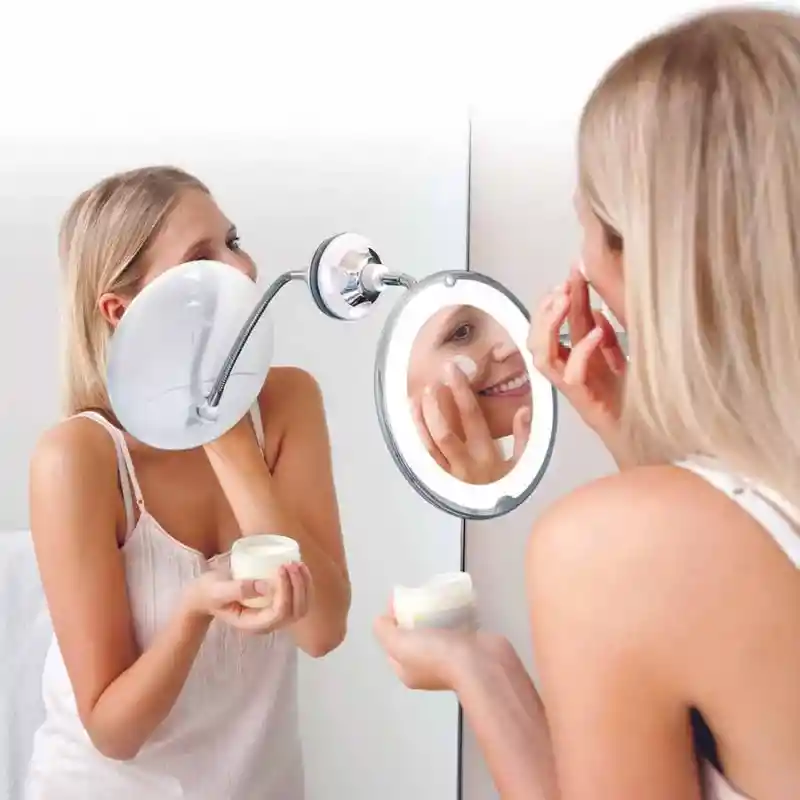 COSMETIC CLUB Espejo Flexible Con Luz Y Aumento X 5. Colores: Blanco. Marca: . Medidas: 8 Cm Diámetro. Sku 212447