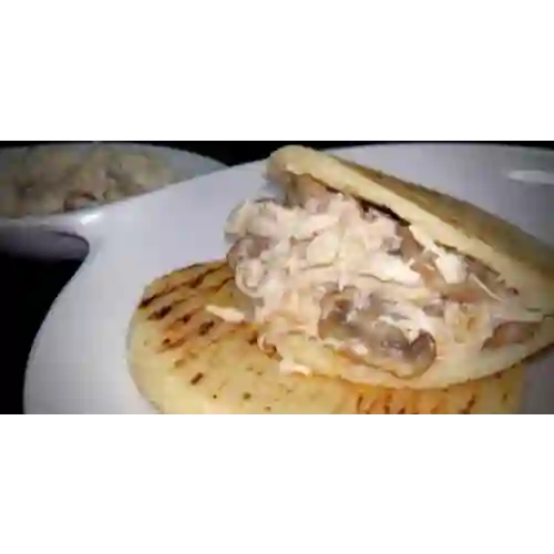 Arepa de Pollo con Champiñon