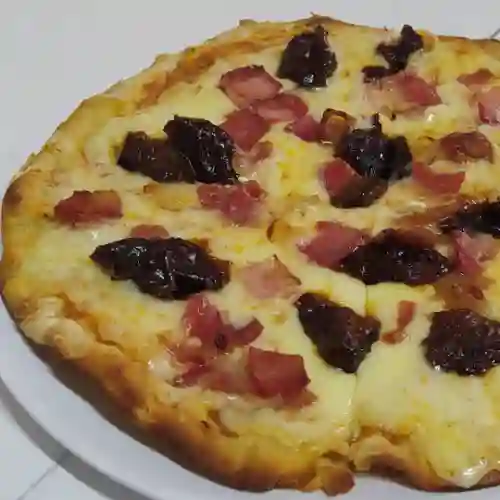 Pizza Ciruela y Tocineta