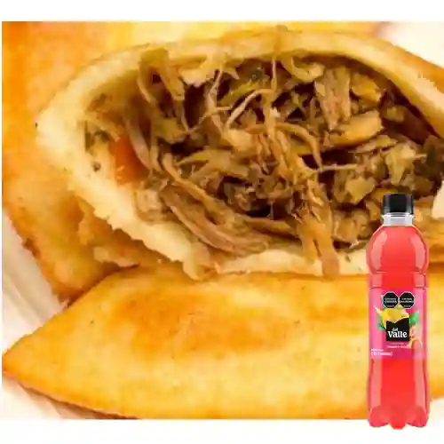 Empanada Carne Desmechada Grande +Del Valle Mango Fresa 500ml