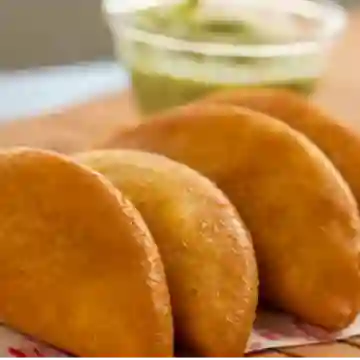 Empanada de Pollo Desmechado