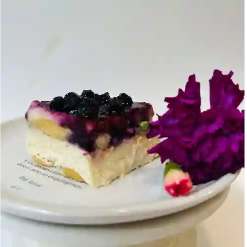 Porción Tiramisu de Mora y Arandanos