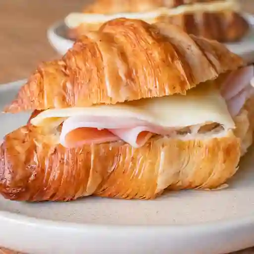 Croissant jamón y queso