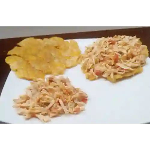 Tostada de Plátano con Pollo Desmechado