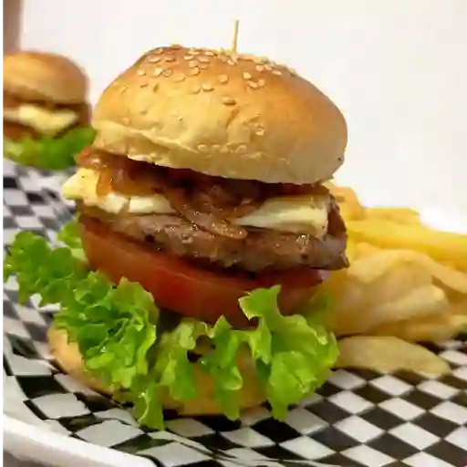 Minihamburguesa + papas + gaseosa