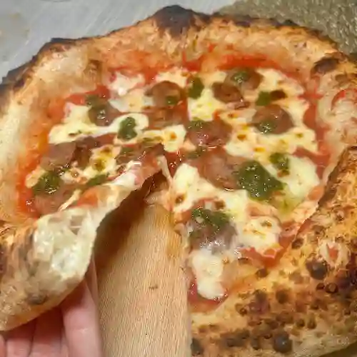 Pizza de Chorizo Argentino y Chimichurri