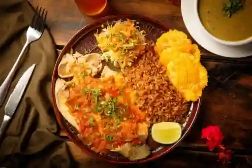 Pescado en Salsa de Camarón